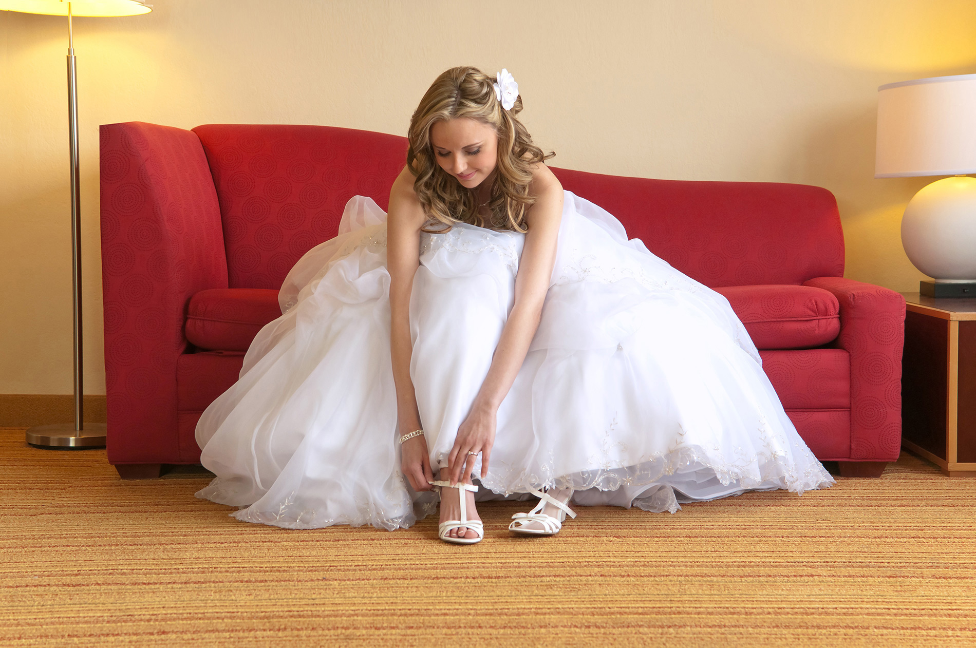 Amherstburg photograph showing bride getting ready for wedding day